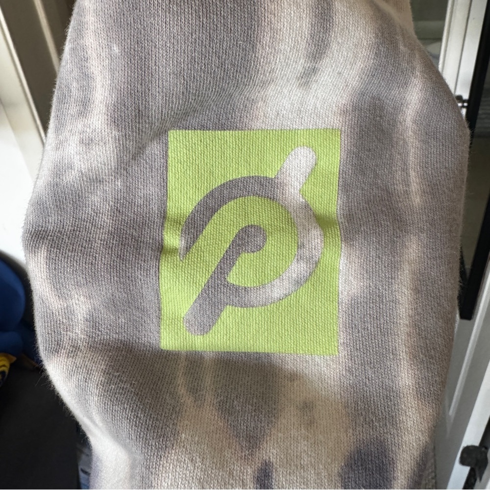 Peloton Women’s Large Tie-dye Sweatshirt & Sweatpants Set - Picture 8 of 11